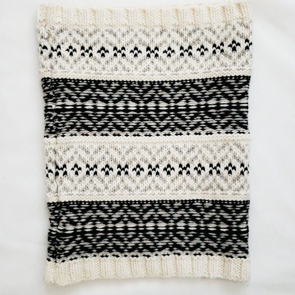 Cozy, Chunky Gap Fair Isle Cowl Scarf